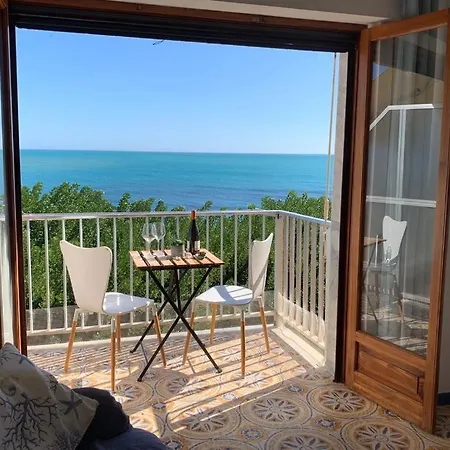 Mare Azzurro شاكا